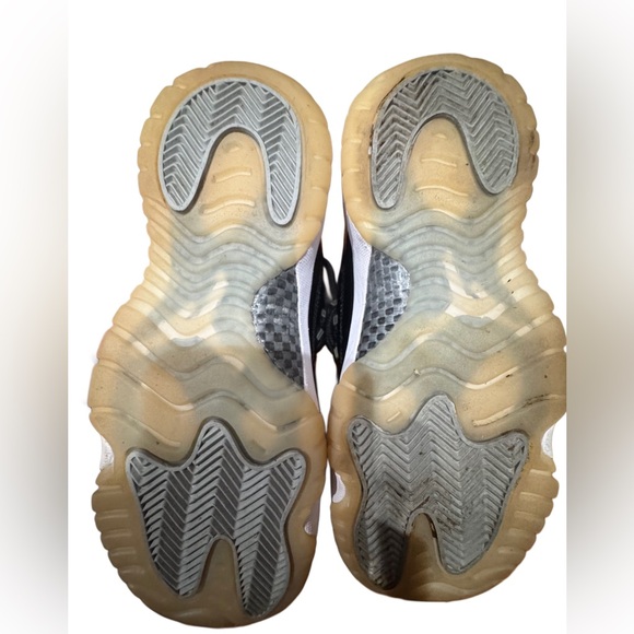 Jordan Kids Sneakers Black White Red - Picture 4 of 15